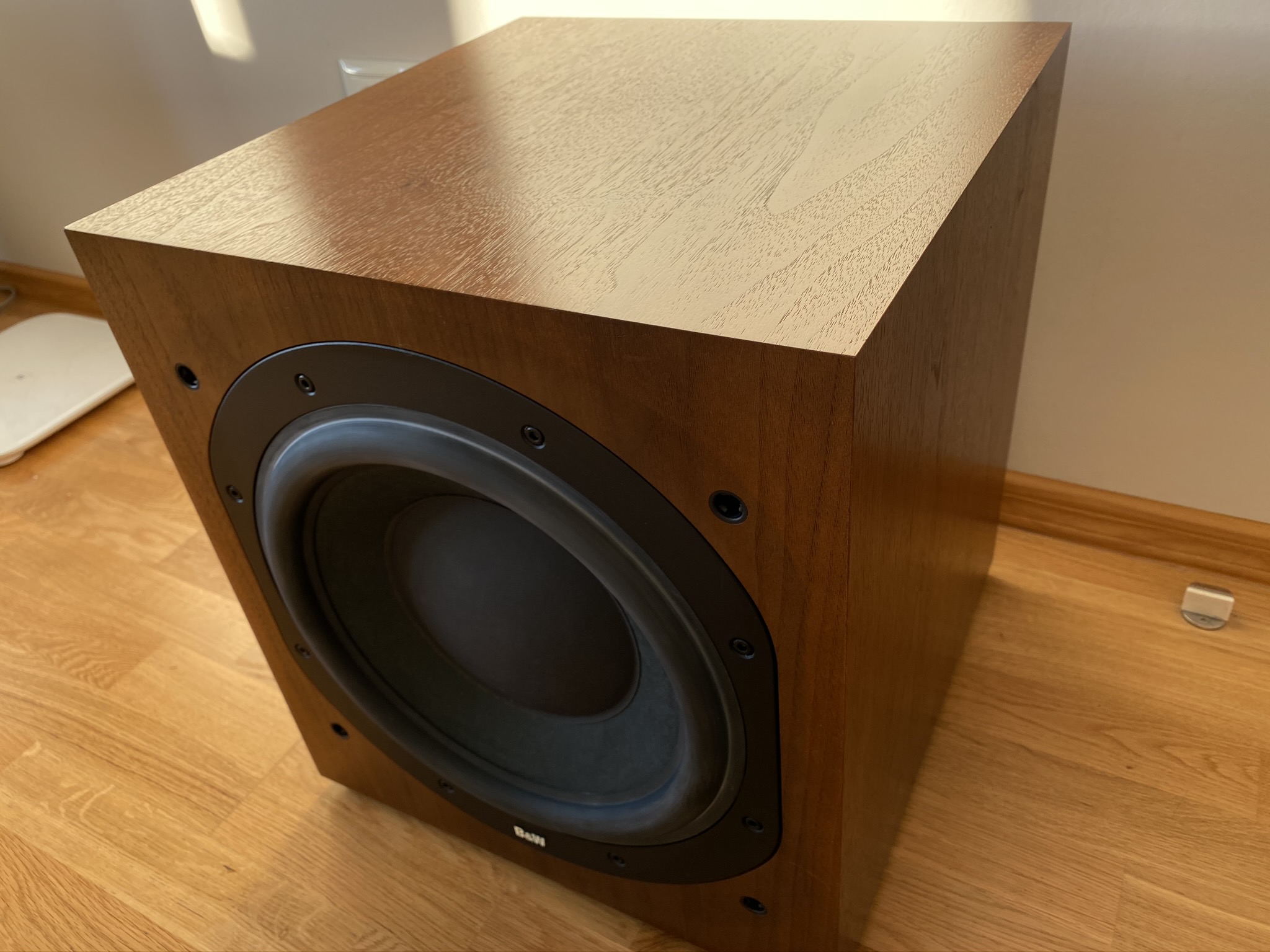 B&w hotsell 750 subwoofer