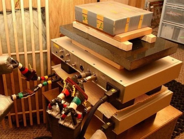 audiophiles-and-their-crazy-collections-14.thumb.jpg.eaff6f3942bd7ea690e6cac0329a7e1b.jpg