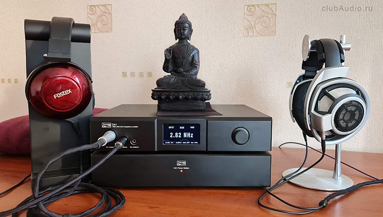 Sennheiser HD800 and Fostex TH900 with Yulong DA1.jpg