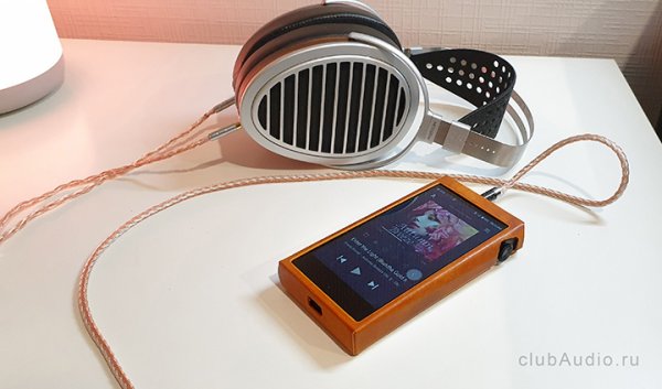 Astell&Kern SP2000T with HiFiMan HE1000se.jpg