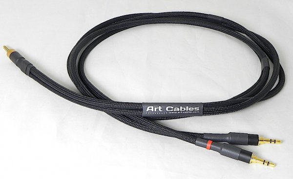 Oyaide_Headphones_4.4_1.jpg